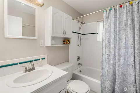 Bath - 17841 24th Pl NE, Shoreline, WA 98155 photo 1 of 1