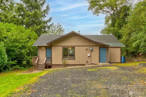 1372 Pacific Ave, Raymond, WA 98577