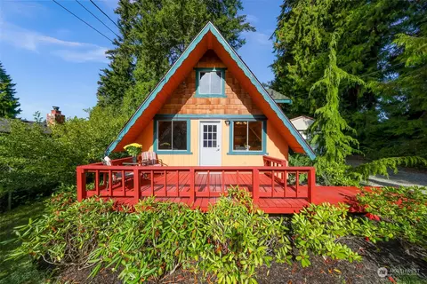 1489 Pilchuck Dr, Camano Island, WA 98282