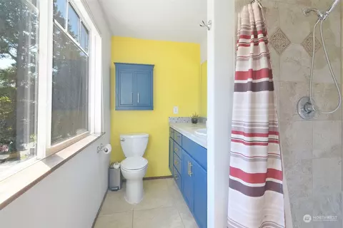 Bath - 8620 Shadow Wood Dr, Everett, WA 98208 photo 1 of 2