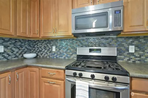 Kitchen - 8620 Shadow Wood Dr, Everett, WA 98208 photo 3 of 3