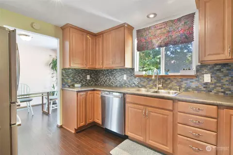 Kitchen - 8620 Shadow Wood Dr, Everett, WA 98208 photo 2 of 3