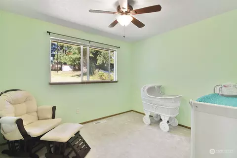 Bedroom - 8620 Shadow Wood Dr, Everett, WA 98208 photo 4 of 4