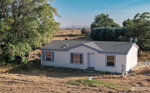 25459 W Highway 124, Burbank, WA 99323