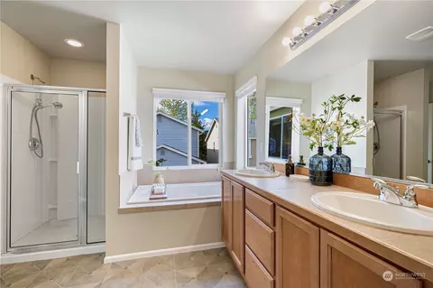 Bath - 3811 183rd Pl SE, Bothell, WA 98012 photo 2 of 3