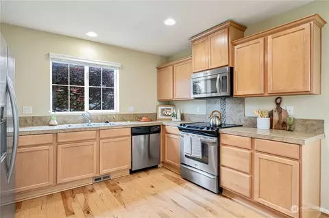 Kitchen - 3811 183rd Pl SE, Bothell, WA 98012 photo 2 of 2