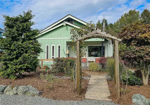 1508 11th St, Anacortes, WA 98221