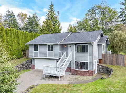 935 Holly Dr, Fircrest, WA 98466