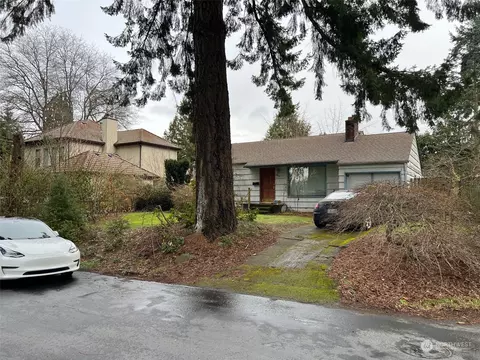 8016 Fairway Dr, Seattle, WA 98115