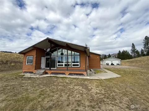 16 Pretty View Acres Rd, Republic, WA 99166