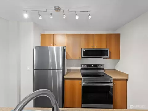 12404 E Gibson Rd #J303, Everett, WA 98204 photo 5