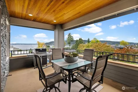 907 N 33rd St, Renton, WA 98056