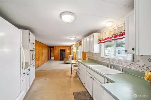 933 Mtvilla, Enumclaw, WA 98022 photo 12