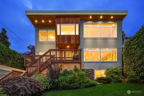 3621 W Commodore Way, Seattle, WA 98199