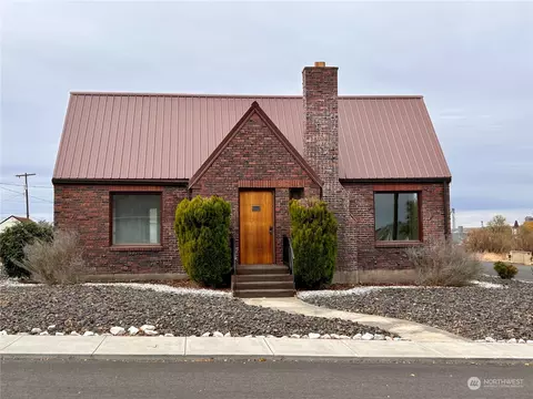 202 S 4th St, Odessa, WA 99159