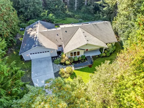 5915 NE Spruce Dr, Hansville, WA 98340