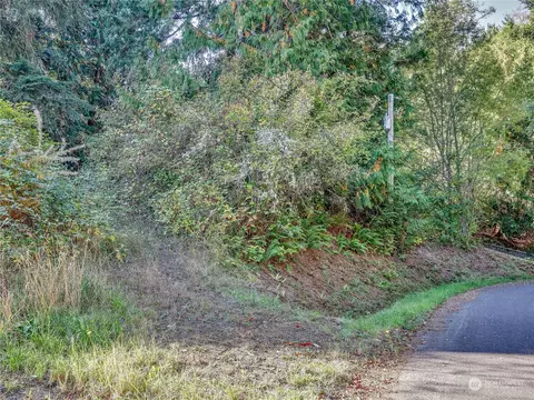 5925 NE Spruce Dr, Hansville, WA 98340