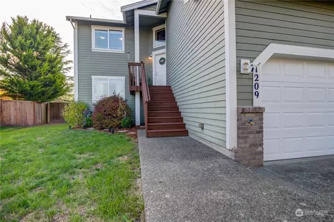 Exterior - 1209 Bluejay Ave SW, Orting, WA 98360 photo 2 of 5