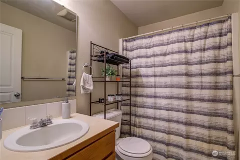 Bath - 1209 Bluejay Ave SW, Orting, WA 98360 photo 2 of 3