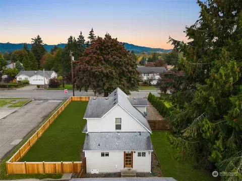 View/Area - 3048 Porter St, Enumclaw, WA 98022 photo 1 of 5