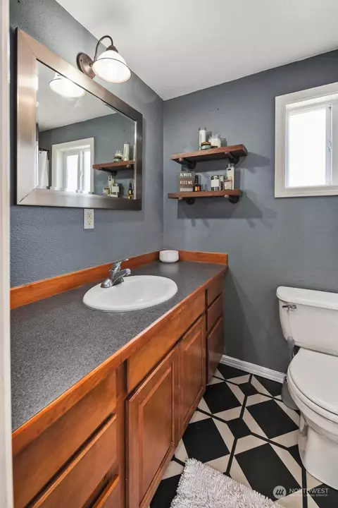 Bath - 3048 Porter St, Enumclaw, WA 98022 photo 2 of 2