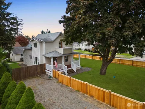 Exterior - 3048 Porter St, Enumclaw, WA 98022 photo 2 of 14