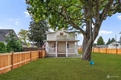 3048 Porter St, Enumclaw, WA 98022