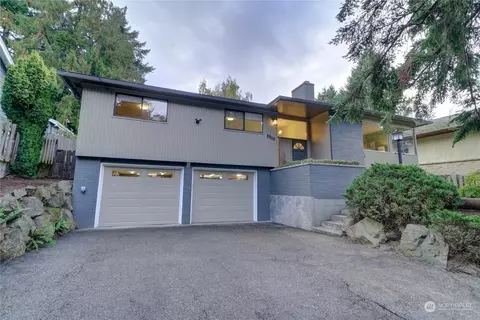 9510 48th Ave NE, Seattle, WA 98115