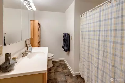 Bath - 16313 123rd Pl NE, Bothell, WA 98011 photo 5 of 6