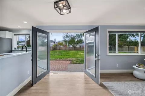 Entry Way - 550 Hamilton Pl, Enumclaw, WA 98022 photo 2 of 2