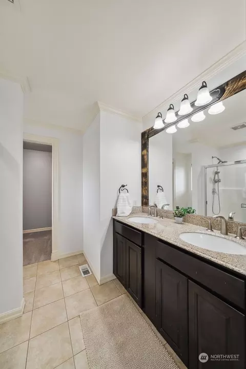 Bath - 550 Hamilton Pl, Enumclaw, WA 98022 photo 3 of 4