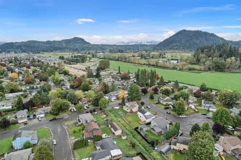 View/Area - 907 Baysinger Pl, Enumclaw, WA 98022 photo 7 of 8