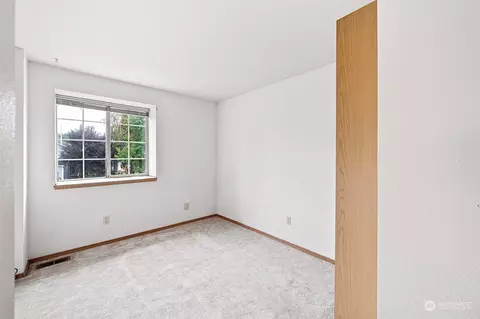 Bedroom - 907 Baysinger Pl, Enumclaw, WA 98022 photo 3 of 6
