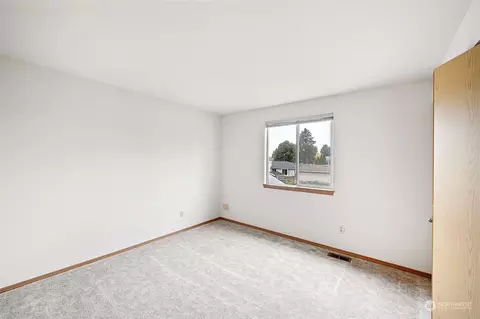 Bedroom - 907 Baysinger Pl, Enumclaw, WA 98022 photo 5 of 6