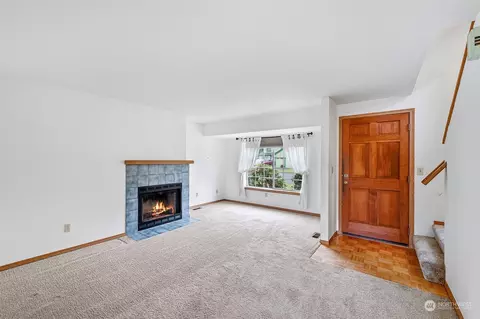 Living - 907 Baysinger Pl, Enumclaw, WA 98022 photo 1 of 6