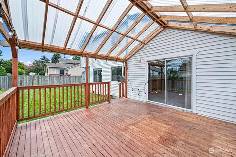 Exterior - 907 Baysinger Pl, Enumclaw, WA 98022 photo 5 of 7