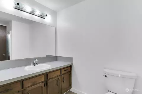 Bath - 230 144th St SE, Everett, WA 98208 photo 2 of 3