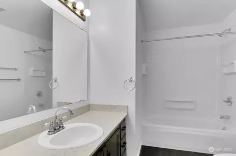 Bath - 230 144th St SE, Everett, WA 98208 photo 3 of 3