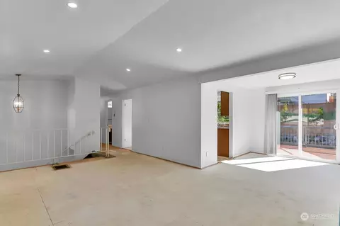 Living - 230 144th St SE, Everett, WA 98208 photo 3 of 4