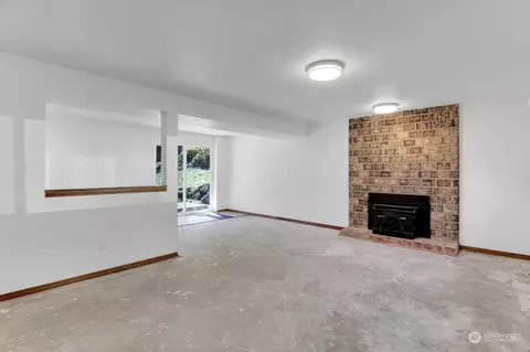 Living - 230 144th St SE, Everett, WA 98208 photo 1 of 4