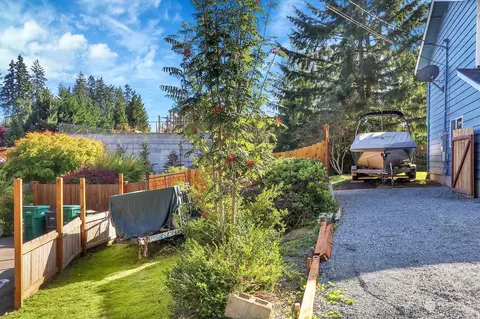 Exterior - 230 144th St SE, Everett, WA 98208 photo 5 of 7