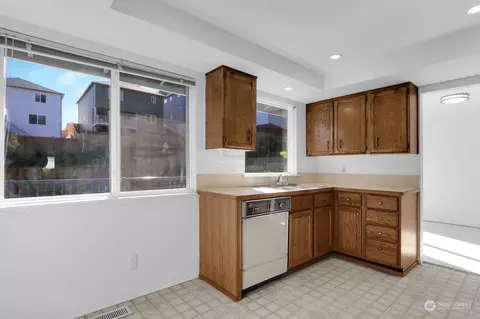 Kitchen - 230 144th St SE, Everett, WA 98208 photo 1 of 2