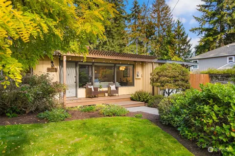 3202 NE 163rd St, Lake Forest Park, WA 98155
