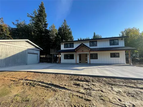 1424 Woodland Dr, Mount Vernon, WA 98274