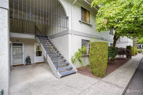 12516 NE 117th Pl #C3, Kirkland, WA 98034