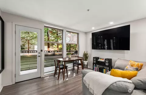1310 N Lucas Pl #405, Seattle, WA 98103
