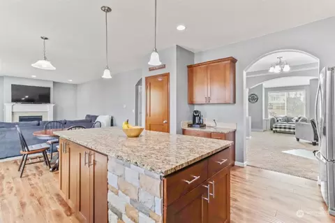 Kitchen - 20213 40th Ave E, Spanaway, WA 98387 photo 4 of 5