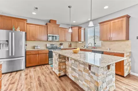 Kitchen - 20213 40th Ave E, Spanaway, WA 98387 photo 1 of 5