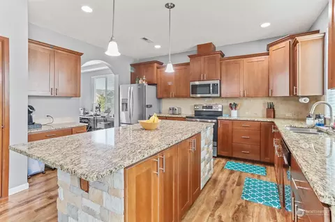 Kitchen - 20213 40th Ave E, Spanaway, WA 98387 photo 2 of 5