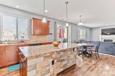 Kitchen - 20213 40th Ave E, Spanaway, WA 98387 photo 3 of 5